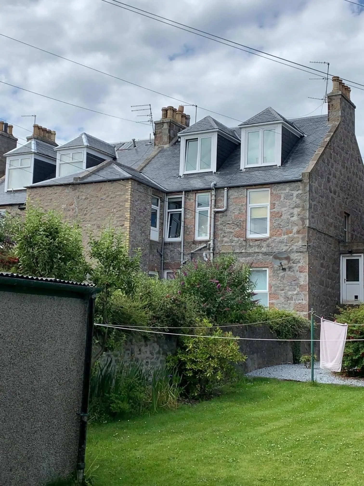 Roof tile replacement work